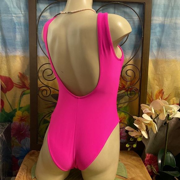 Retro-Style 1 Pc Swimsuit - Picture 4 of 4